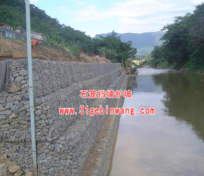 河道鋼絲石籠擋墻護(hù)坡